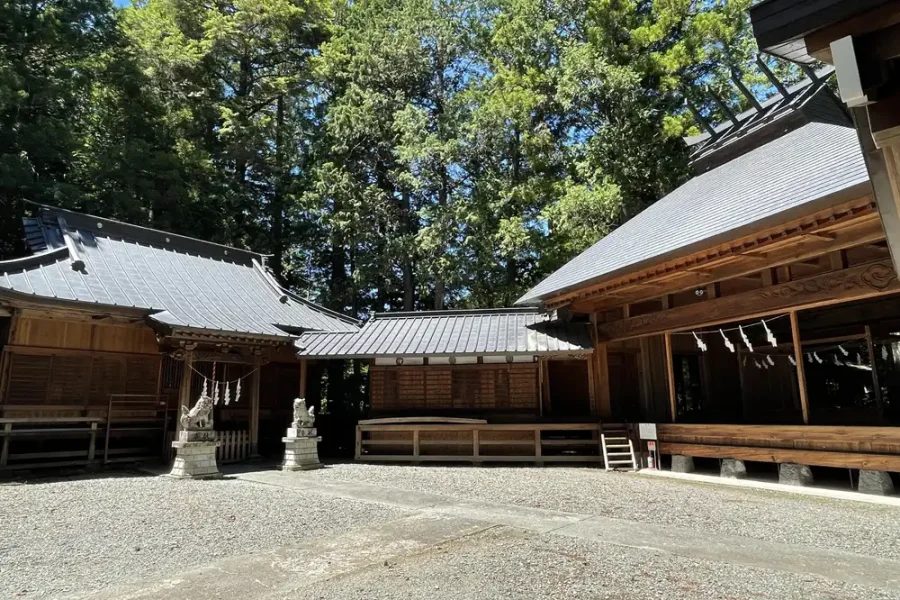 鳴沢村の八幡神社