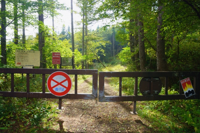 冬は閉鎖されるため新屋山神社「奥宮」へは行けない
